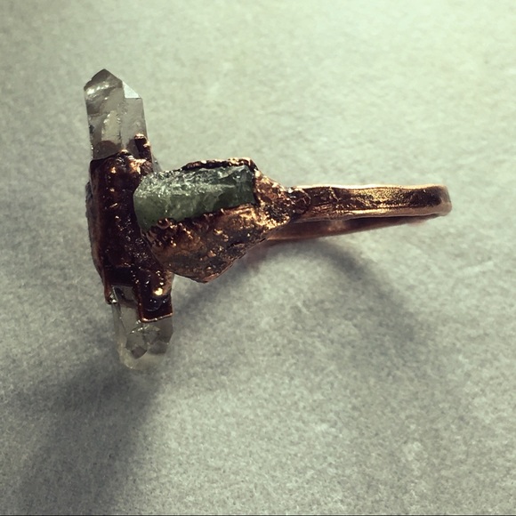 Clear quartz & peridot copper ring - Picture 3 of 8